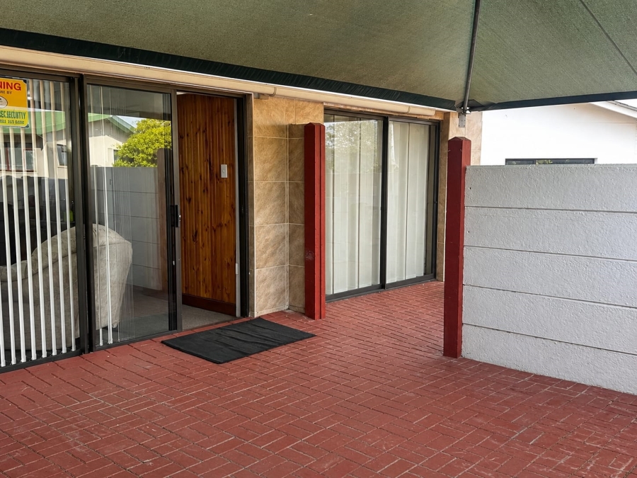 5 Bedroom Property for Sale in Stilbaai Wes Western Cape